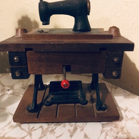Vtg. Trading sewing machine musical box for display decor. - Picture 8 of 8